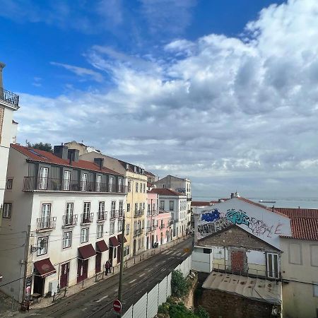 Discover Lisbons History - Stylish Apartment In Alfama Bagian luar foto